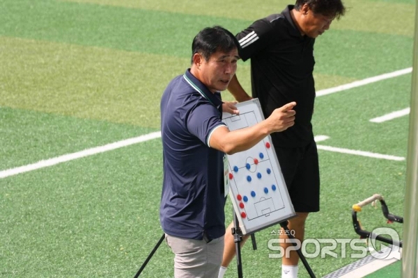 경기대 반등의 중심에는 김봉길 감독의 열정적인 지도가 있었다