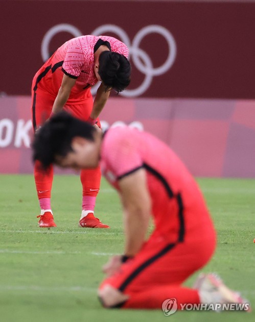 한국 올림픽 축구 국가대표팀이 뉴질랜드와 도쿄 올림픽 조별리그 1차전에서 0-1로 졌다. 8강으로 가는 길이 험난해졌다. [사진=연합뉴스]