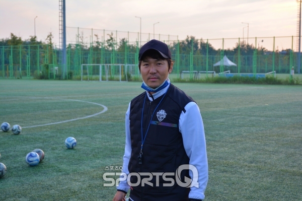 오동훈 아산 U-18팀 감독은 한국인 최초로 UEFA Pro 라이센스를 취득한 지도자다.