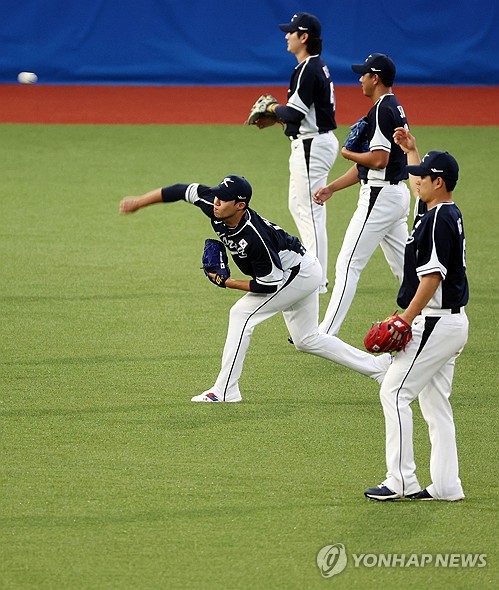 한국 야구 대표팀 투수들이 30일 오후 중국 저장성 항저우 인근 사오싱 야구·소프트볼 스포츠센터에서 투구 훈련을 하고 있다. [사진=연합뉴스]