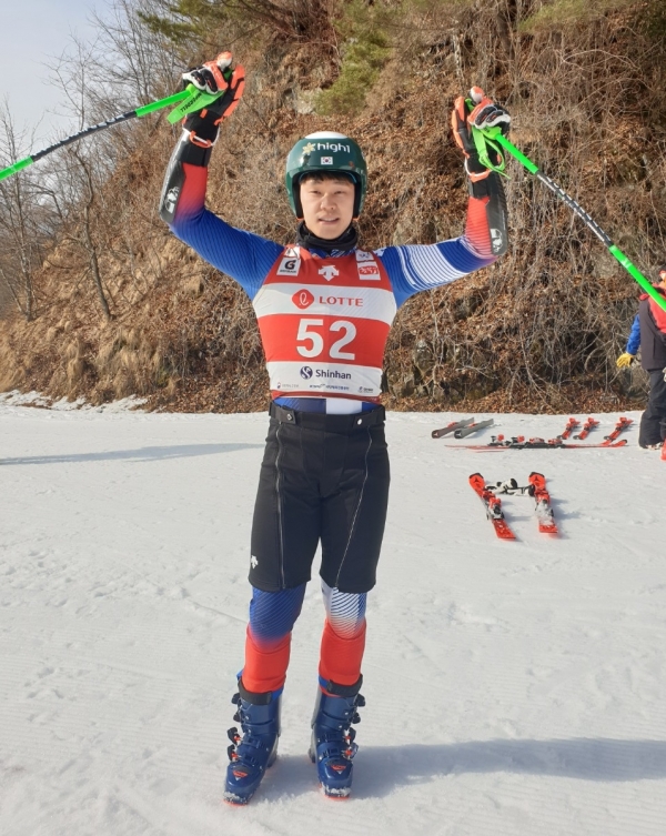 한국 알파인 스키 간판 정동현이 FIS컵에서 이틀 연속 우승했다. [사진=미동부한인스키협회 제공]