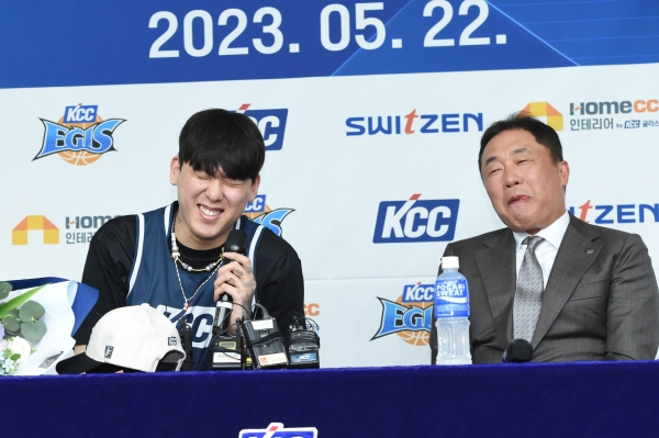 최준용은 22일 서울시 강남구 KBL(한국프로농구연맹)센터에서 기자회견을 열고 새로운 팀에서의 포부를 밝혔다.